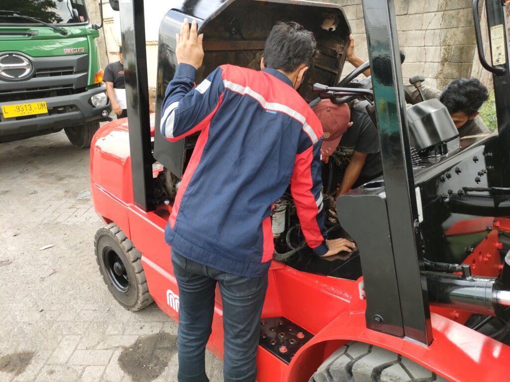 Service Forklift